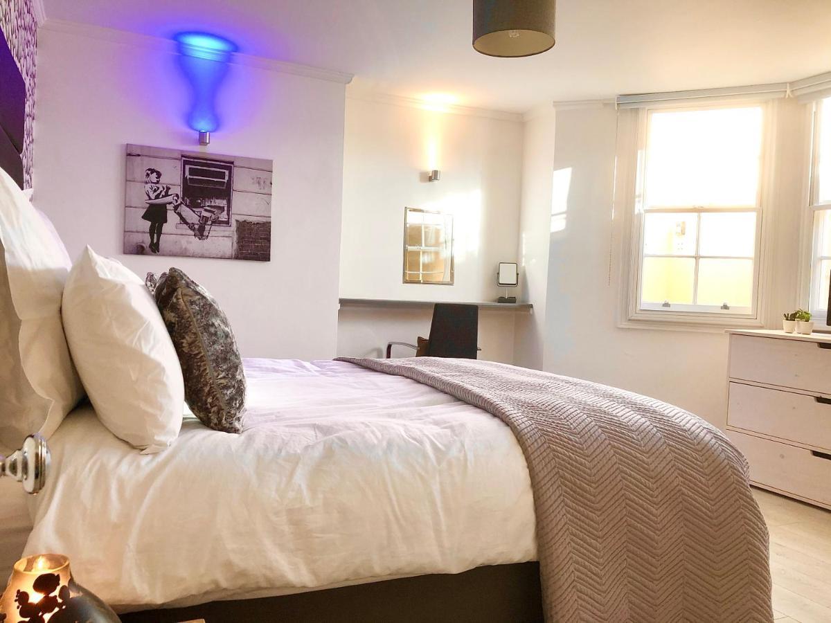 *Beachfront*- Stylish, Spacious +Private Courtyard Brighton Екстериор снимка
