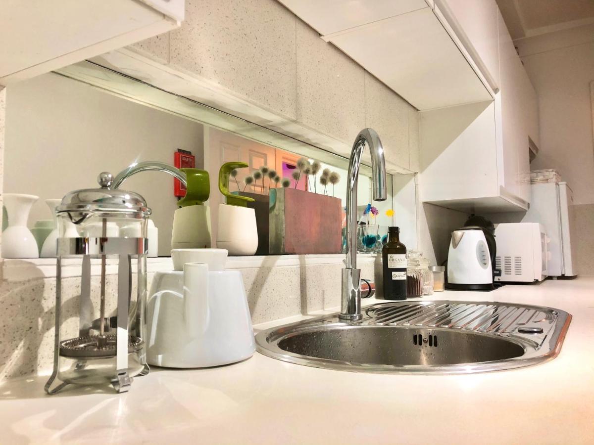 *Beachfront*- Stylish, Spacious +Private Courtyard Brighton Екстериор снимка