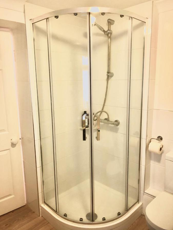 *Beachfront*- Stylish, Spacious +Private Courtyard Brighton Екстериор снимка