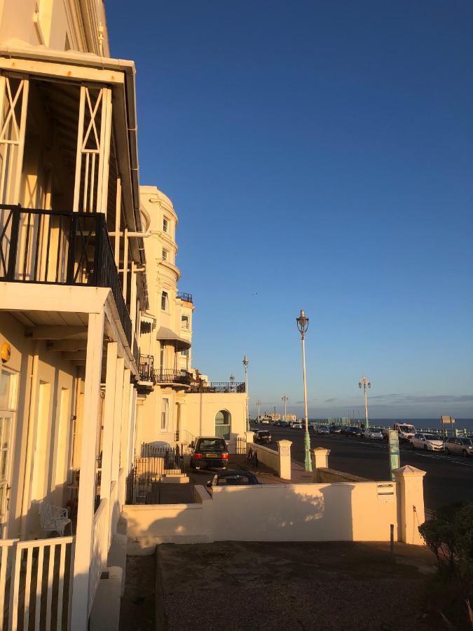 *Beachfront*- Stylish, Spacious +Private Courtyard Brighton Екстериор снимка