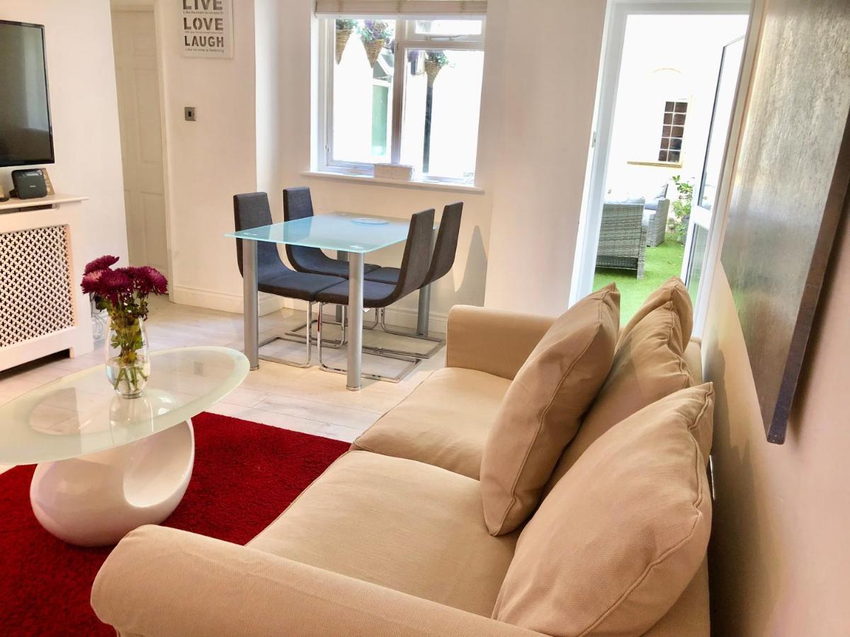 *Beachfront*- Stylish, Spacious +Private Courtyard Brighton Екстериор снимка